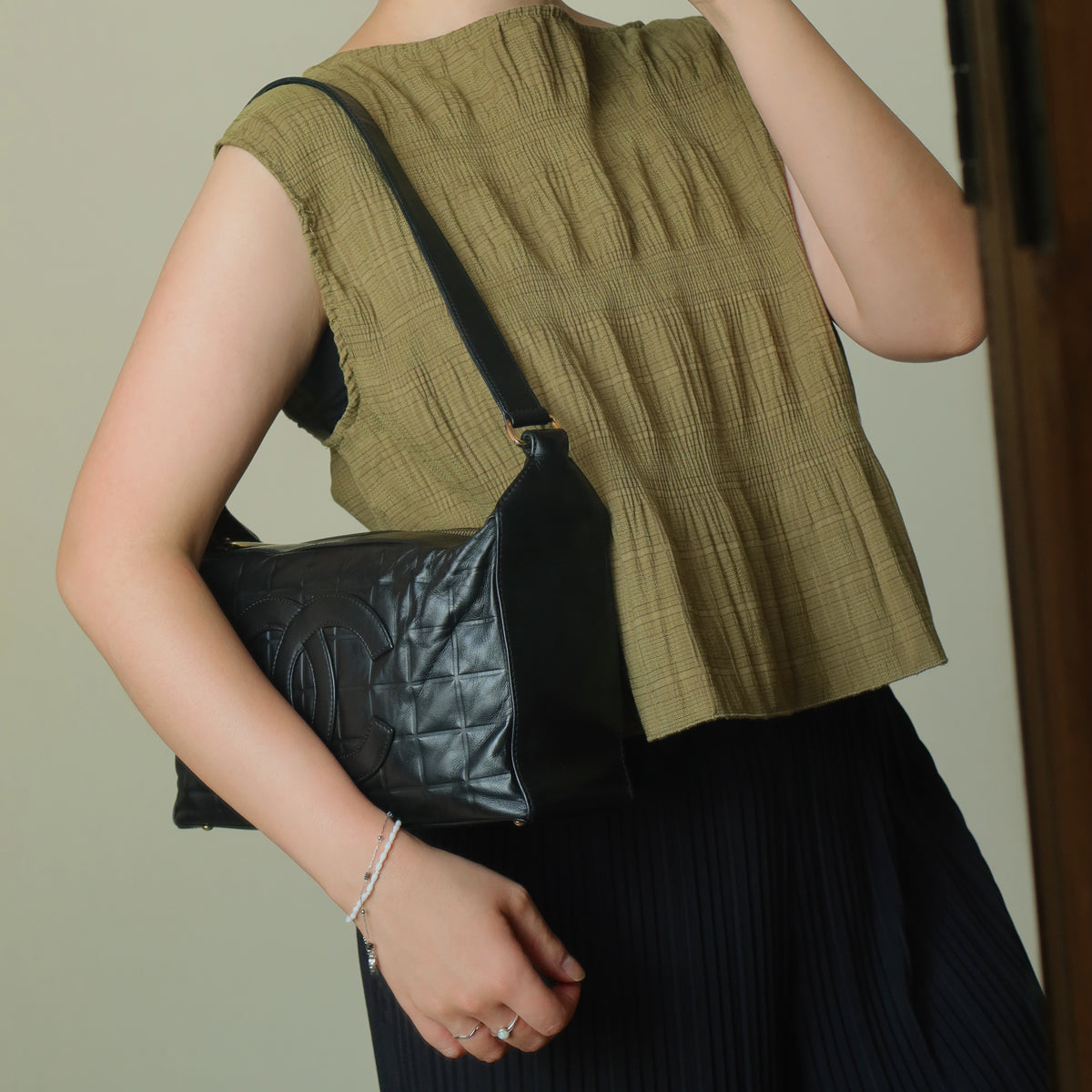 Chanel Vintage Black Quilted Chocolate Bar CC Mark Shoulder Bag Small 3