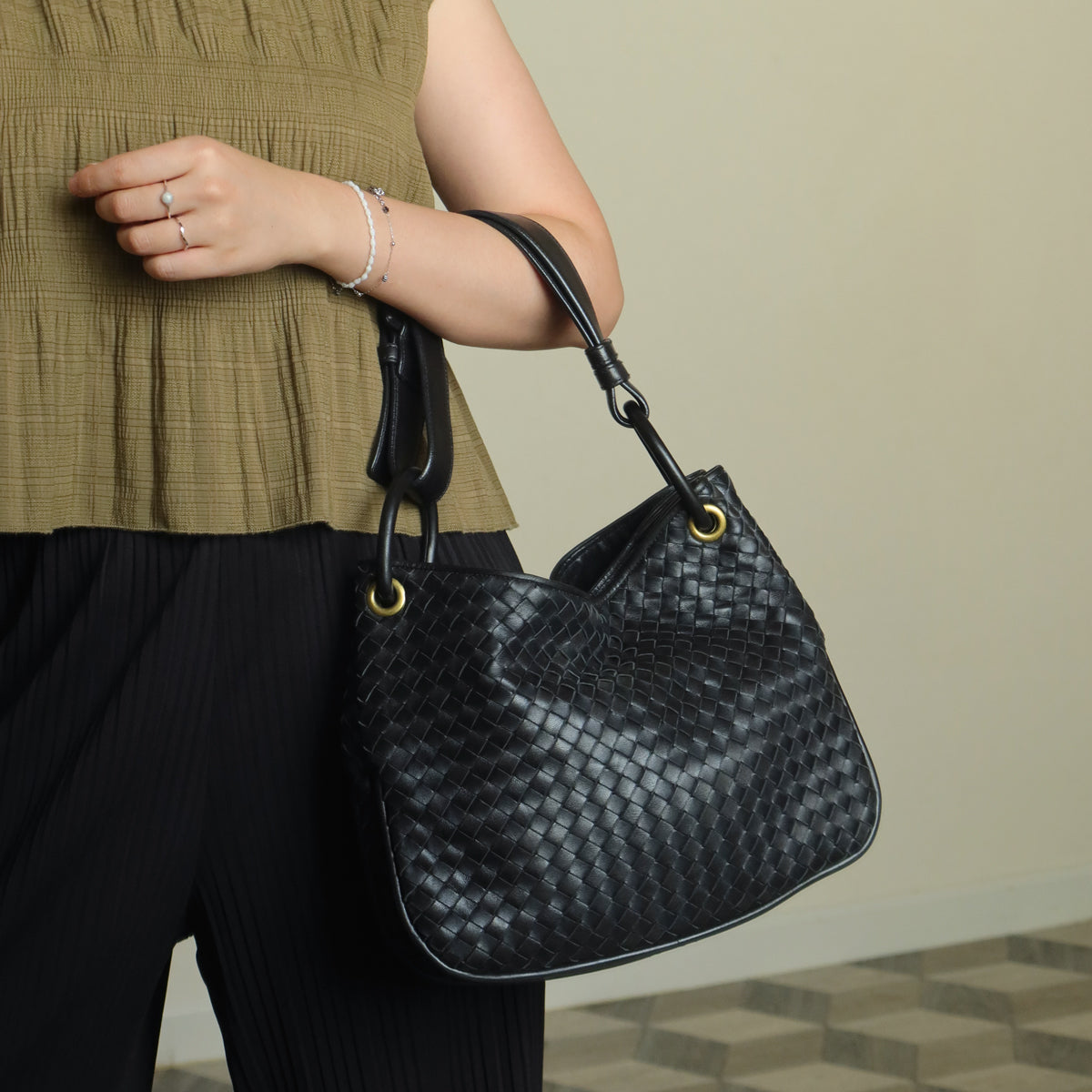 Bottega Veneta Vintage Black Intrecciato Ring Hobo Belt Strap Shoulder Bag