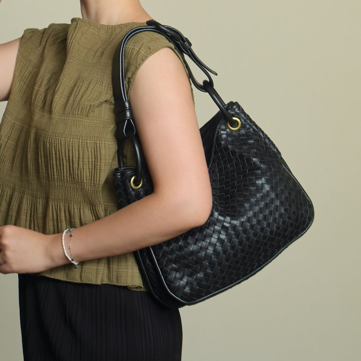Bottega Veneta Vintage Black Intrecciato Ring Hobo Belt Strap Shoulder Bag