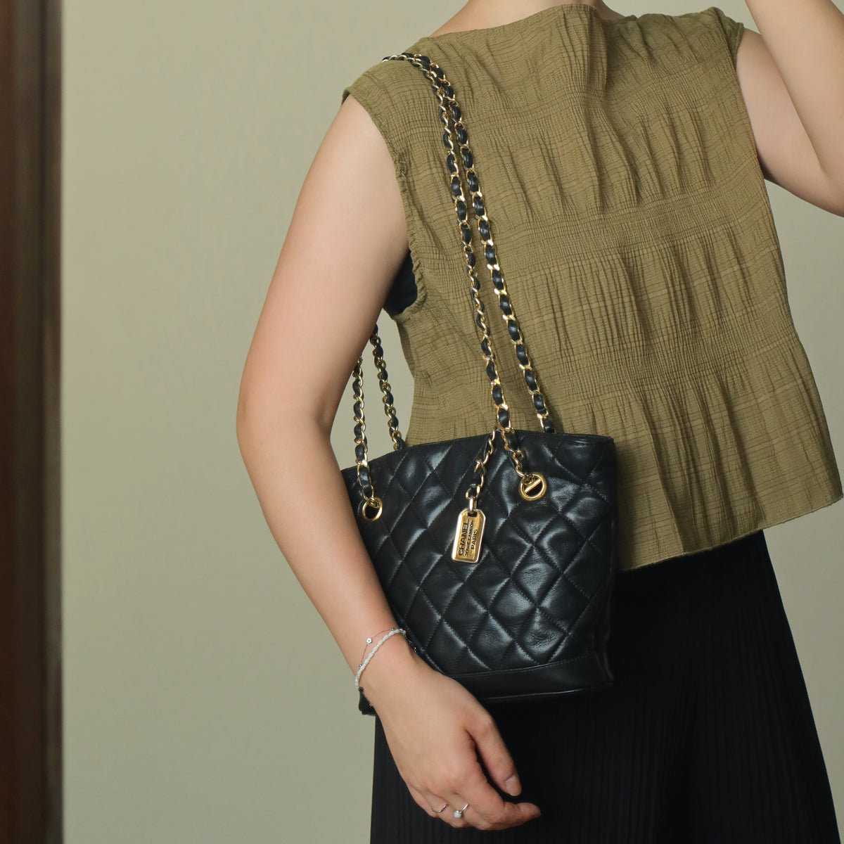 Vintage Chanel Black Lambskin Diamond Quilted CC charm Basket style Shoulder Bag