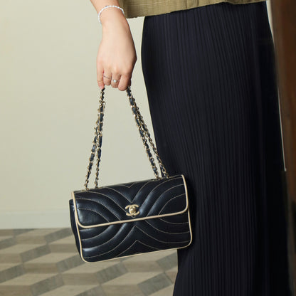 Vintage Chanel Two Tone Chervon wave stitching CC Turn lock Classic Flap Bag