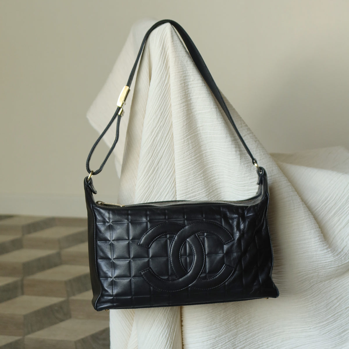 Chanel Vintage Black Quilted Chocolate Bar CC Mark Shoulder Bag Small 3