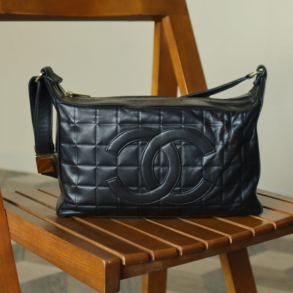 Chanel Vintage Black Quilted Chocolate Bar CC Mark Shoulder Bag Small 3