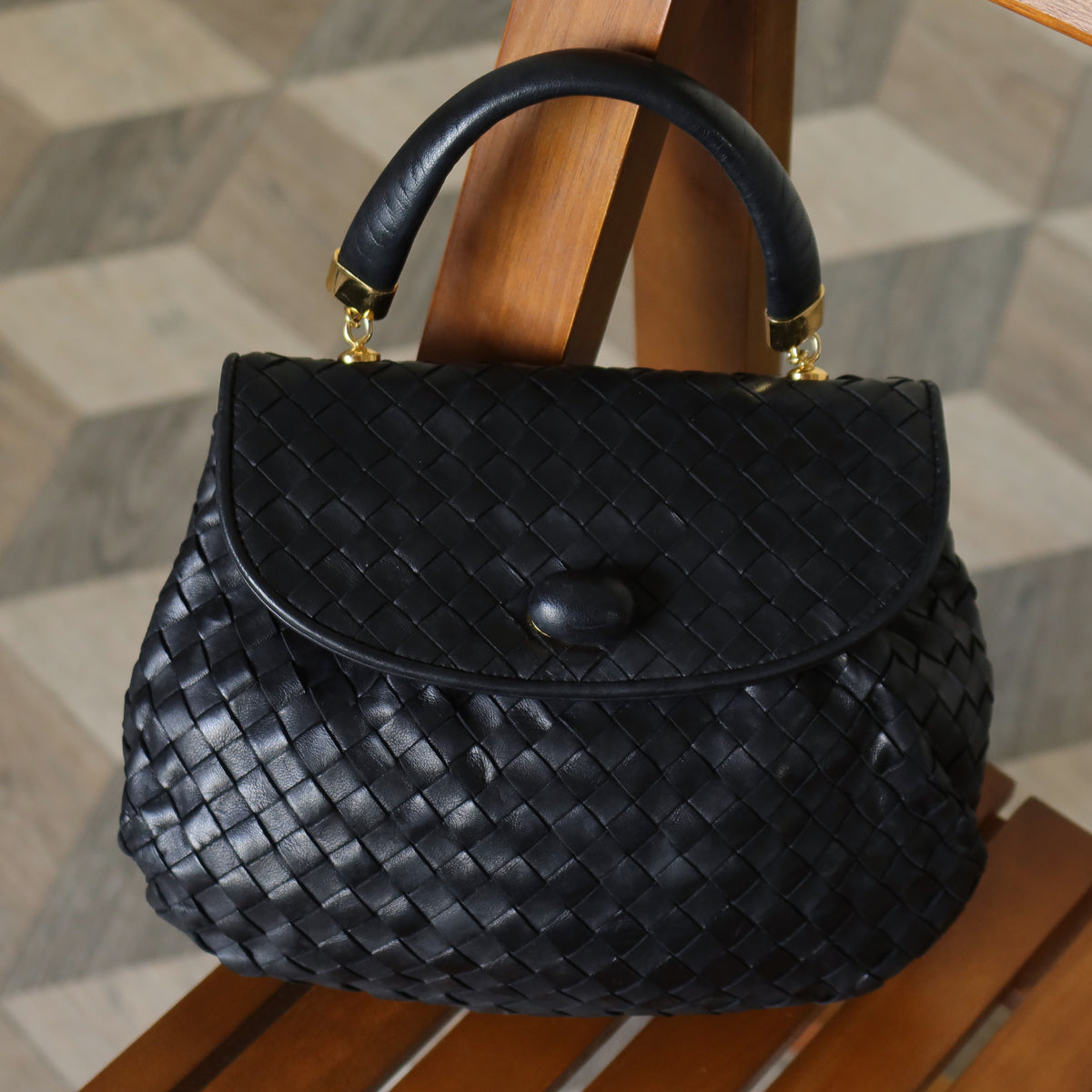 Bottega Veneta Vintage Black Intrecciato Weave Turn Lock Hand Bag M