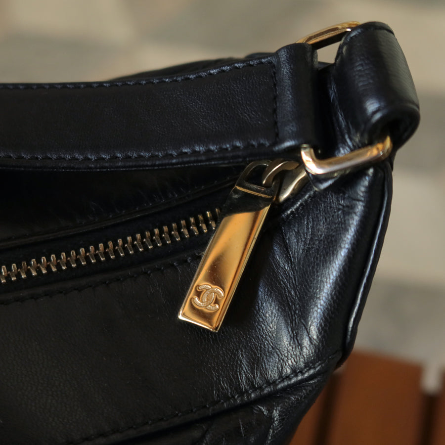 Chanel Vintage Black Quilted Chocolate Bar CC Mark Shoulder Bag Small 3