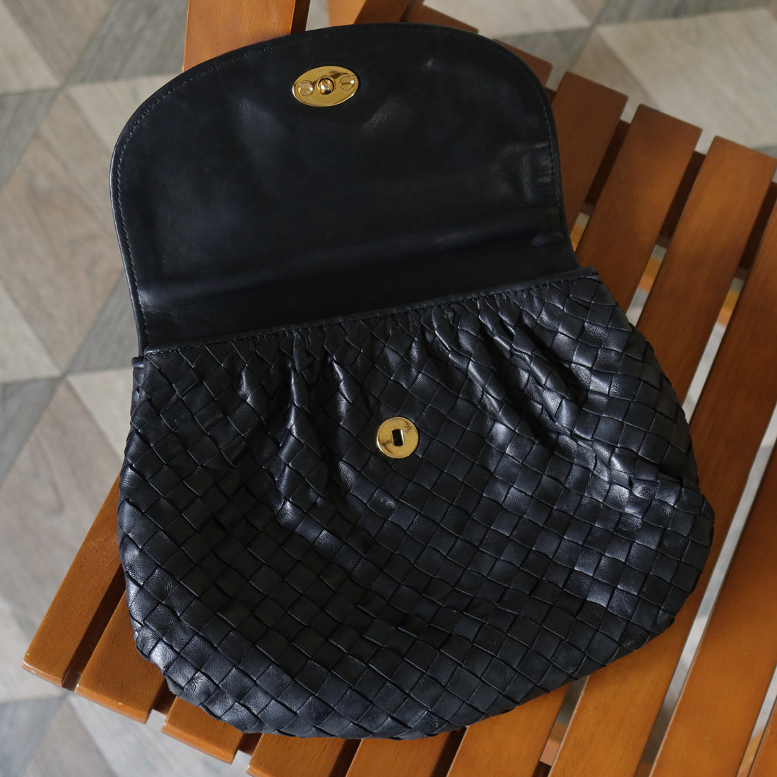 Bottega Veneta Vintage Black Intrecciato Weave Turn Lock Hand Bag M
