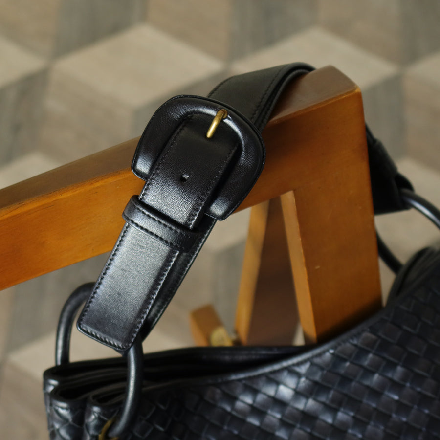 Bottega Veneta Vintage Black Intrecciato Ring Hobo Belt Strap Shoulder Bag