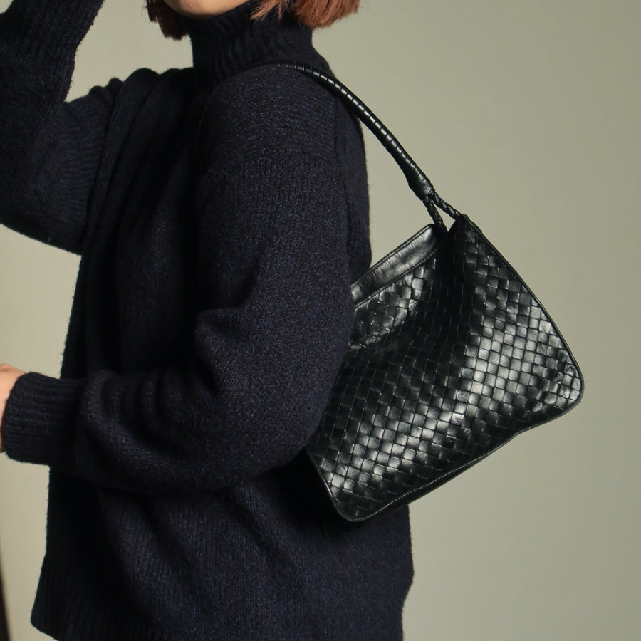 Bottega Veneta Vintage Black Intrecciato Ring Braided Strap Shoulder Bag