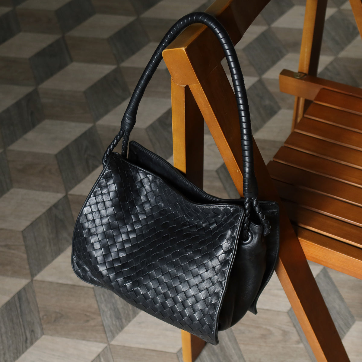 Bottega Veneta Vintage Black Intrecciato Ring Braided Strap Shoulder Bag
