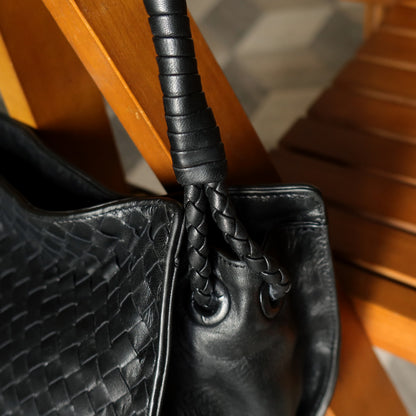 Bottega Veneta Vintage Black Intrecciato Ring Braided Strap Shoulder Bag