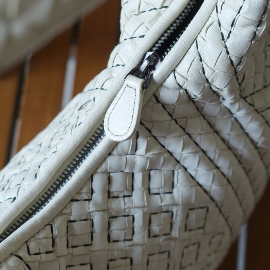 Bottega Veneta Vintage White Navy stitching Intrecciato Veneta Hobo Shoulder Bag