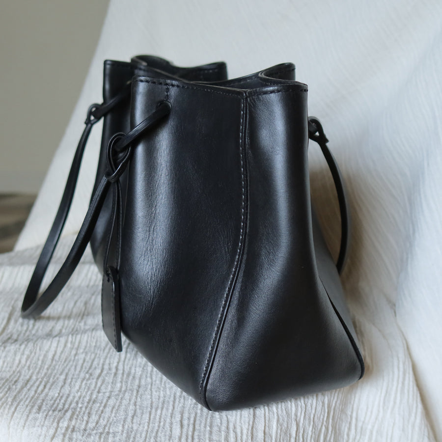 Gucci Vintage Black Leather Daily Tote Shoulder Bag with Gucci Charm M