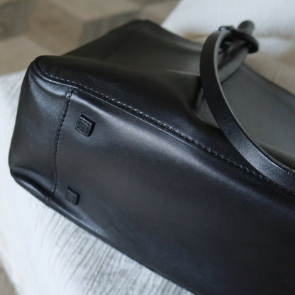 Gucci Vintage Black Leather Daily Tote Shoulder Bag with Gucci Charm M