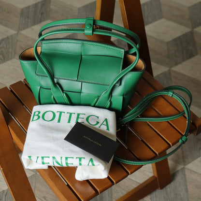 Bottega Veneta Vintage Green Calfskin Maxi Intrecciato Mini Arco 2way Tote Bag