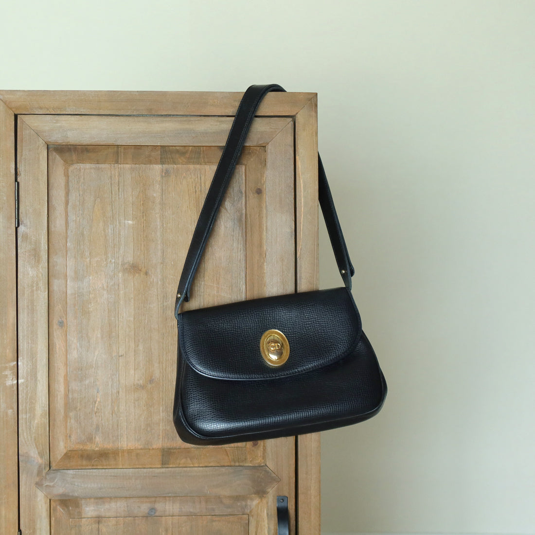 Christian Dior Vintage Black CD Gold oval medallion 2way Shoulder Bag