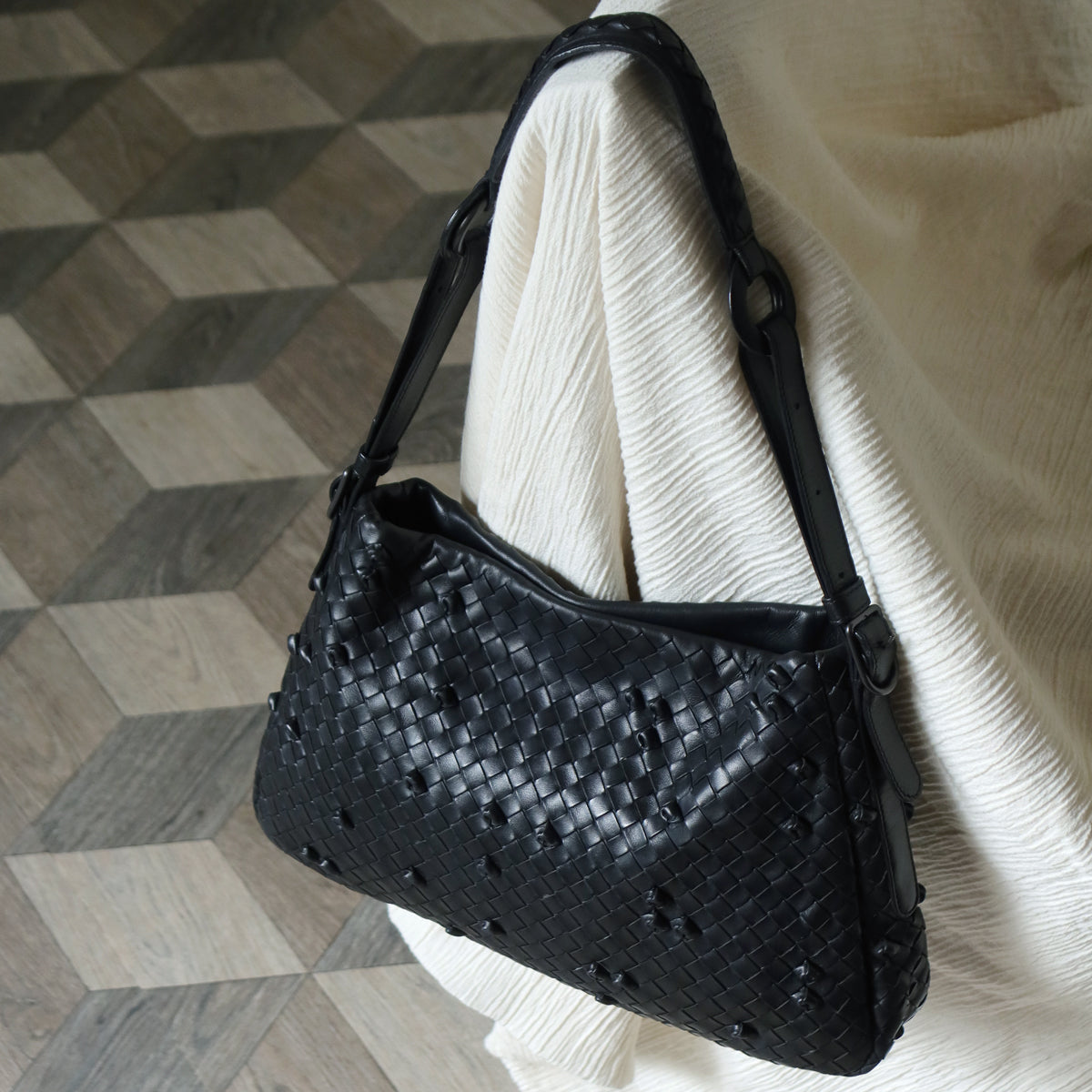 Rare Bottega Veneta Vintage Black Intrecciato knots Ring Strap Shoulder Bag