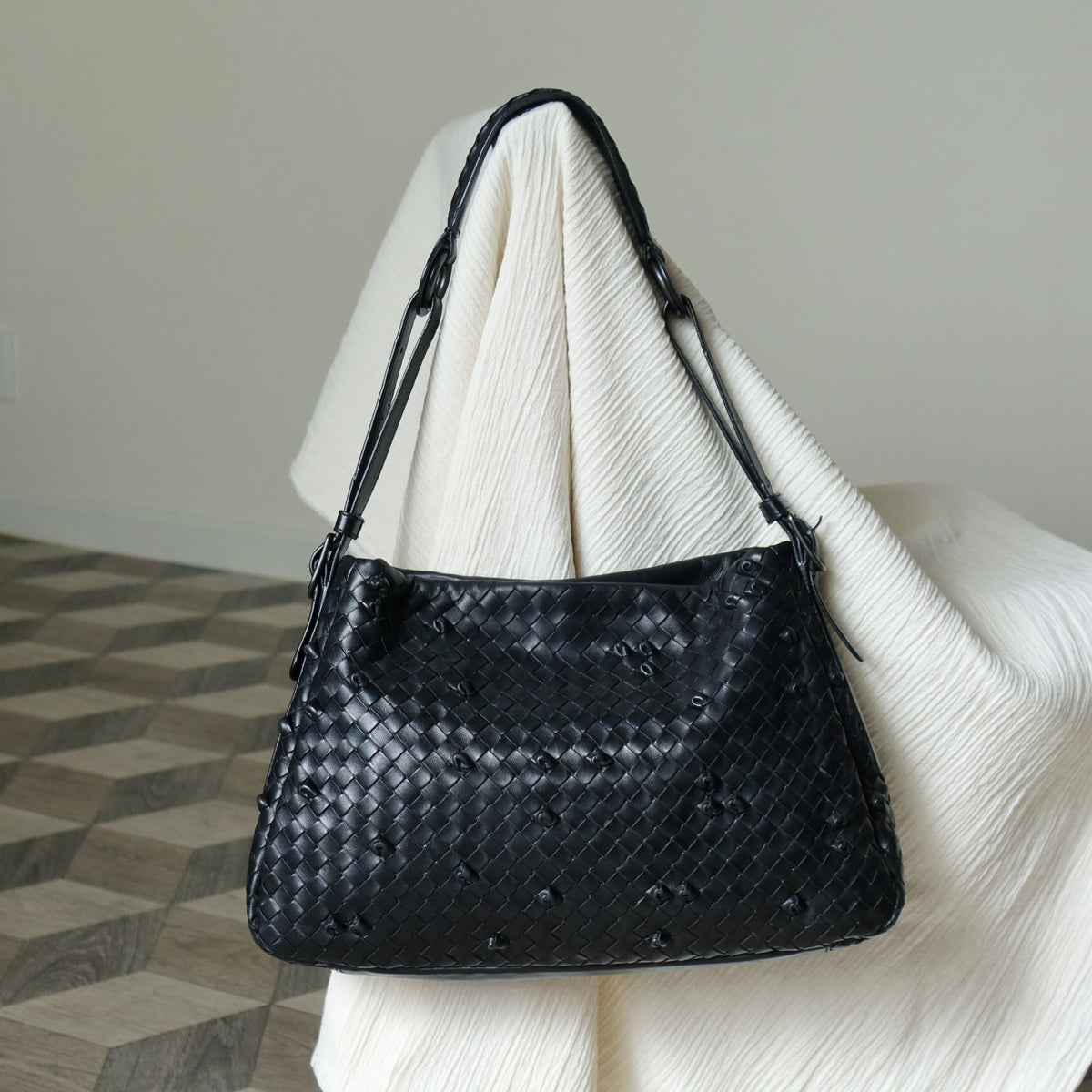Rare Bottega Veneta Vintage Black Intrecciato knots Ring Strap Shoulder Bag