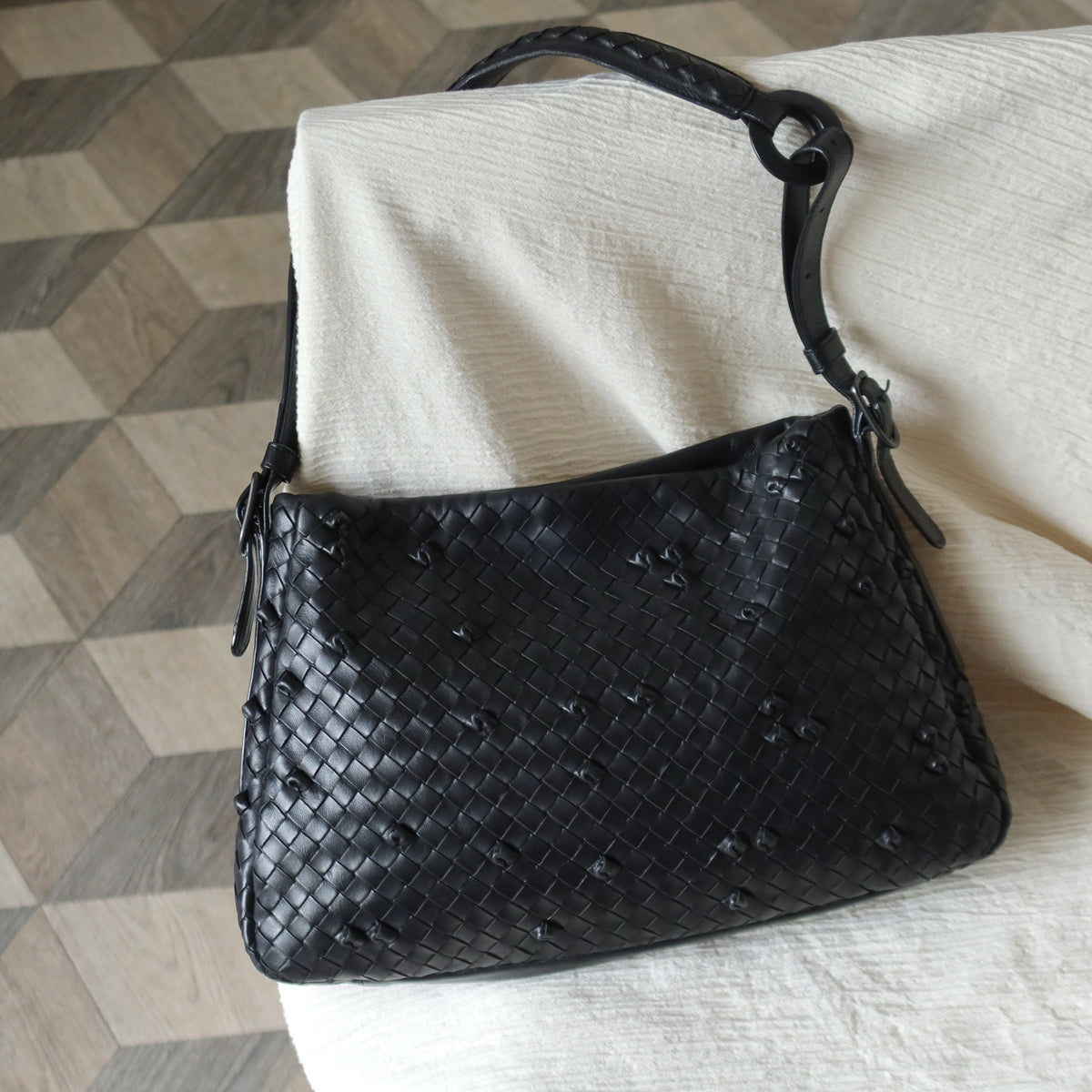 Rare Bottega Veneta Vintage Black Intrecciato knots Ring Strap Shoulder Bag