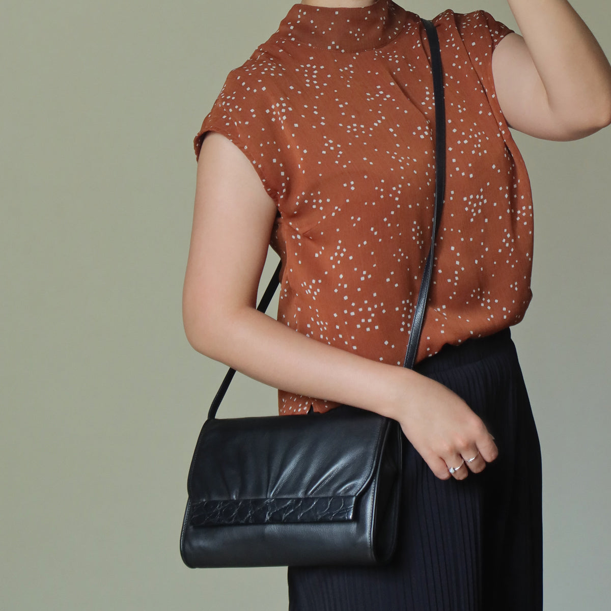 Gucci Vintage Black Leather Ruffled East West 2way Clutch Shoulder Bag