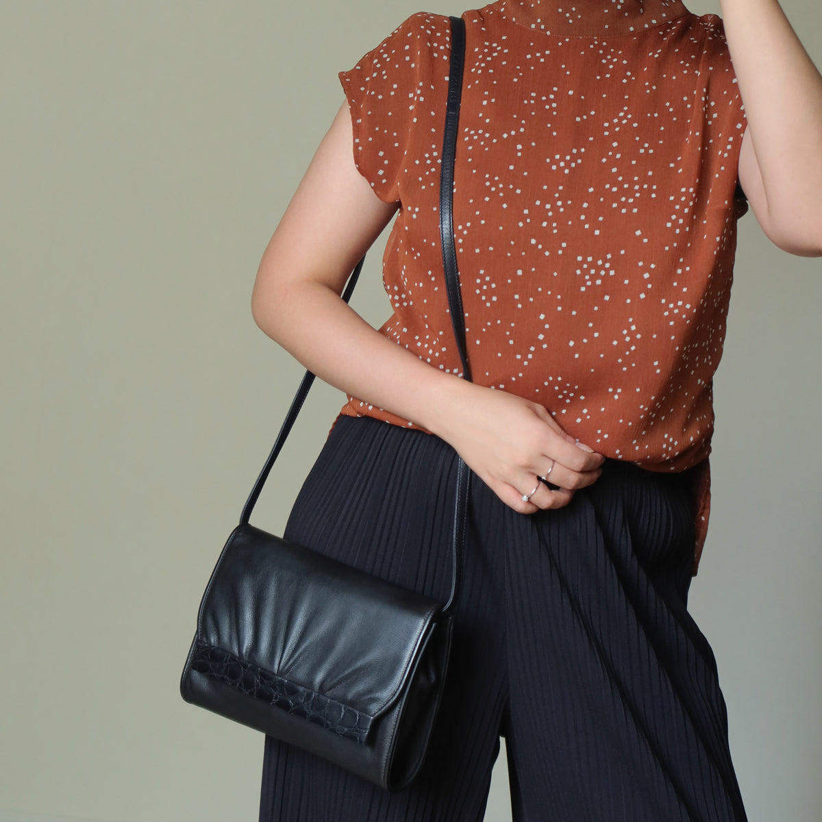 Gucci Vintage Black Leather Ruffled East West 2way Clutch Shoulder Bag