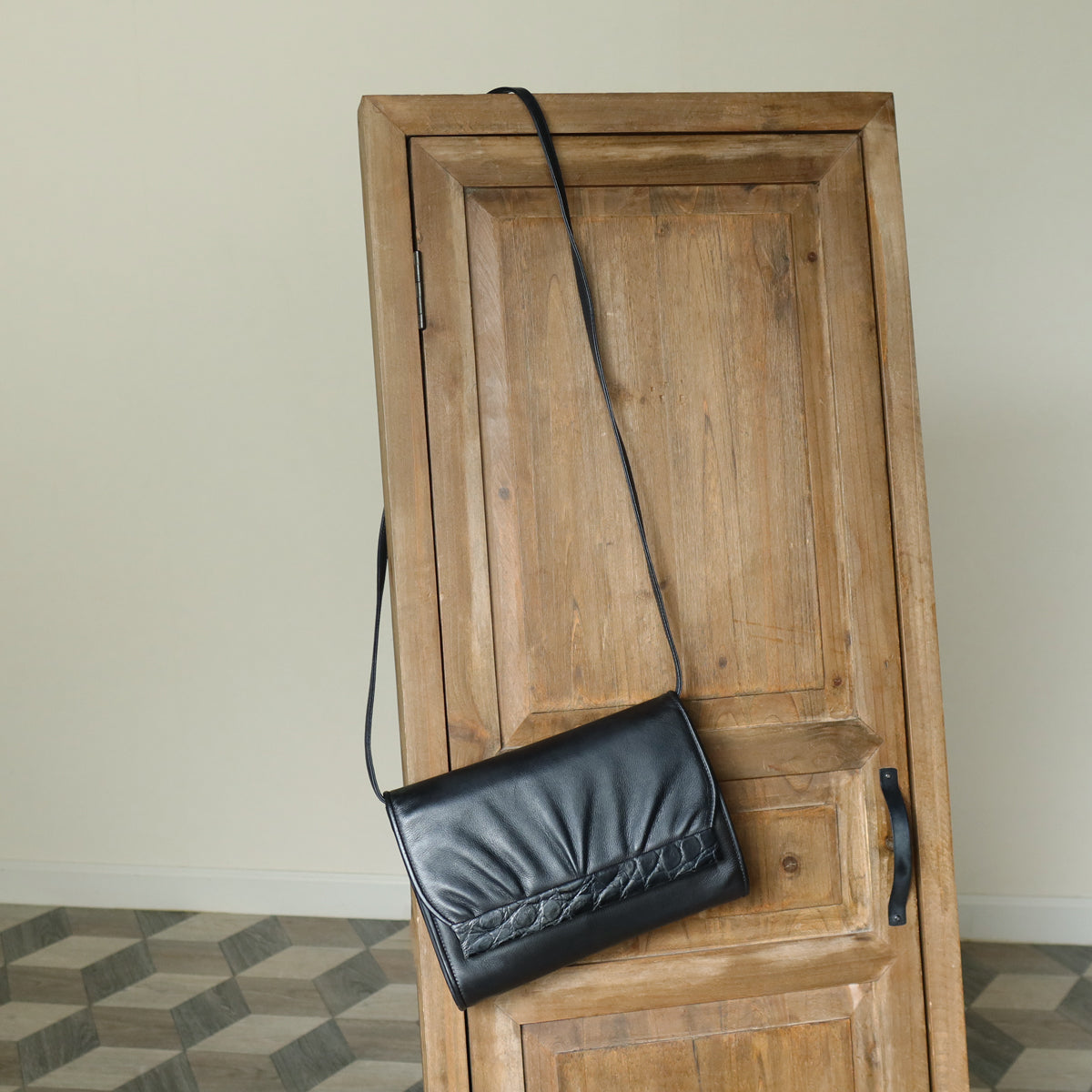 Gucci Vintage Black Leather Ruffled East West 2way Clutch Shoulder Bag