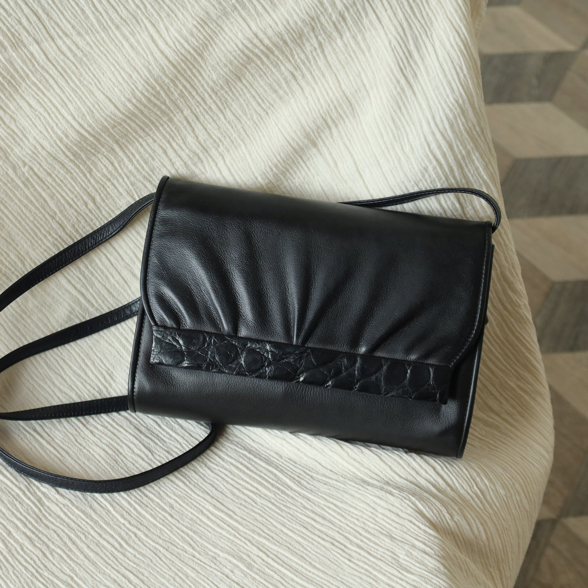 Gucci Vintage Black Leather Ruffled East West 2way Clutch Shoulder Bag