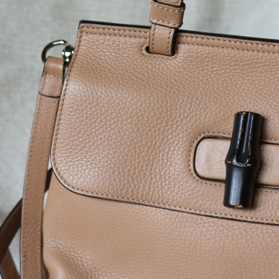 Gucci Vintage Bamboo Turn lock Brown Tan Leather Small Daily Crossbody Bag