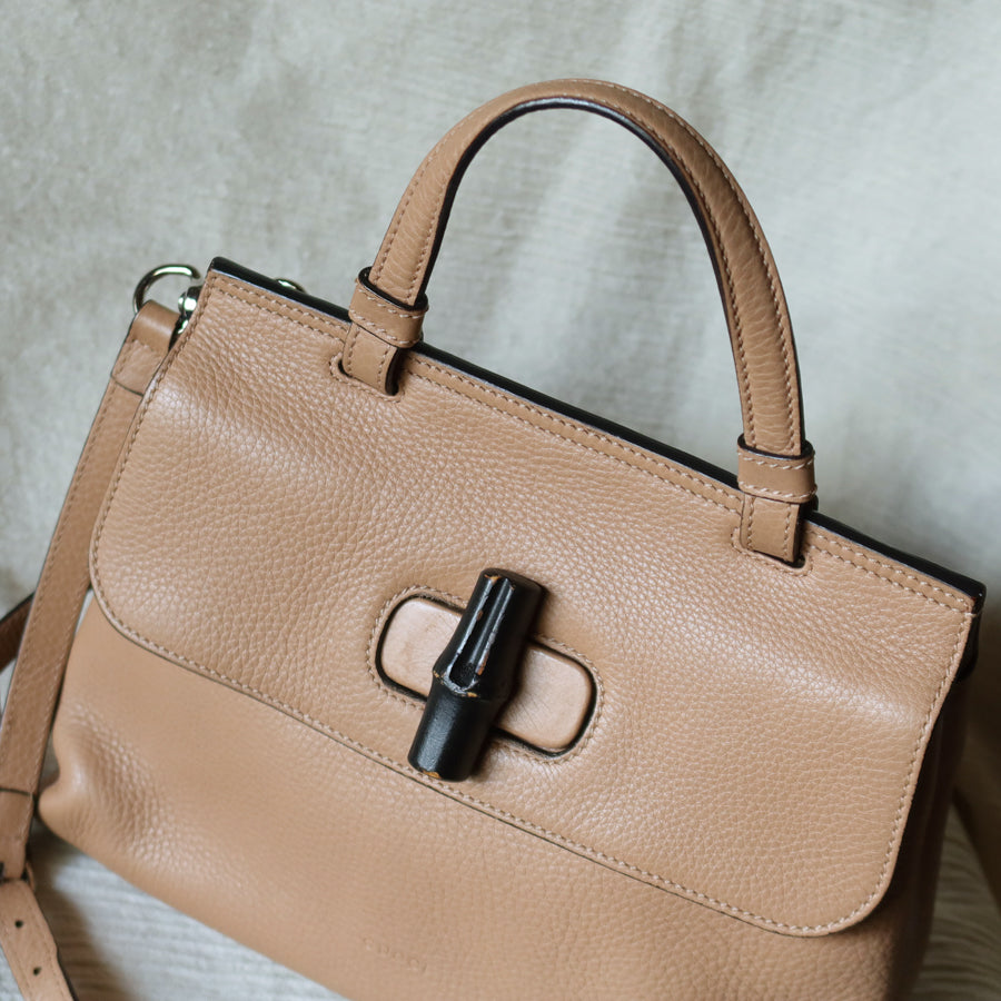 Gucci Vintage Bamboo Turn lock Brown Tan Leather Small Daily Crossbody Bag