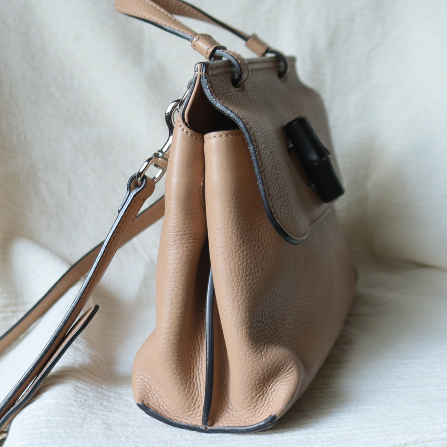 Gucci Vintage Bamboo Turn lock Brown Tan Leather Small Daily Crossbody Bag