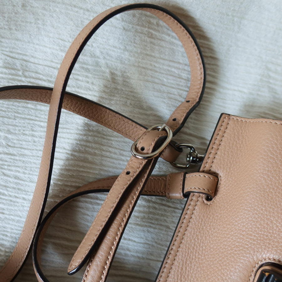 Gucci Vintage Bamboo Turn lock Brown Tan Leather Small Daily Crossbody Bag