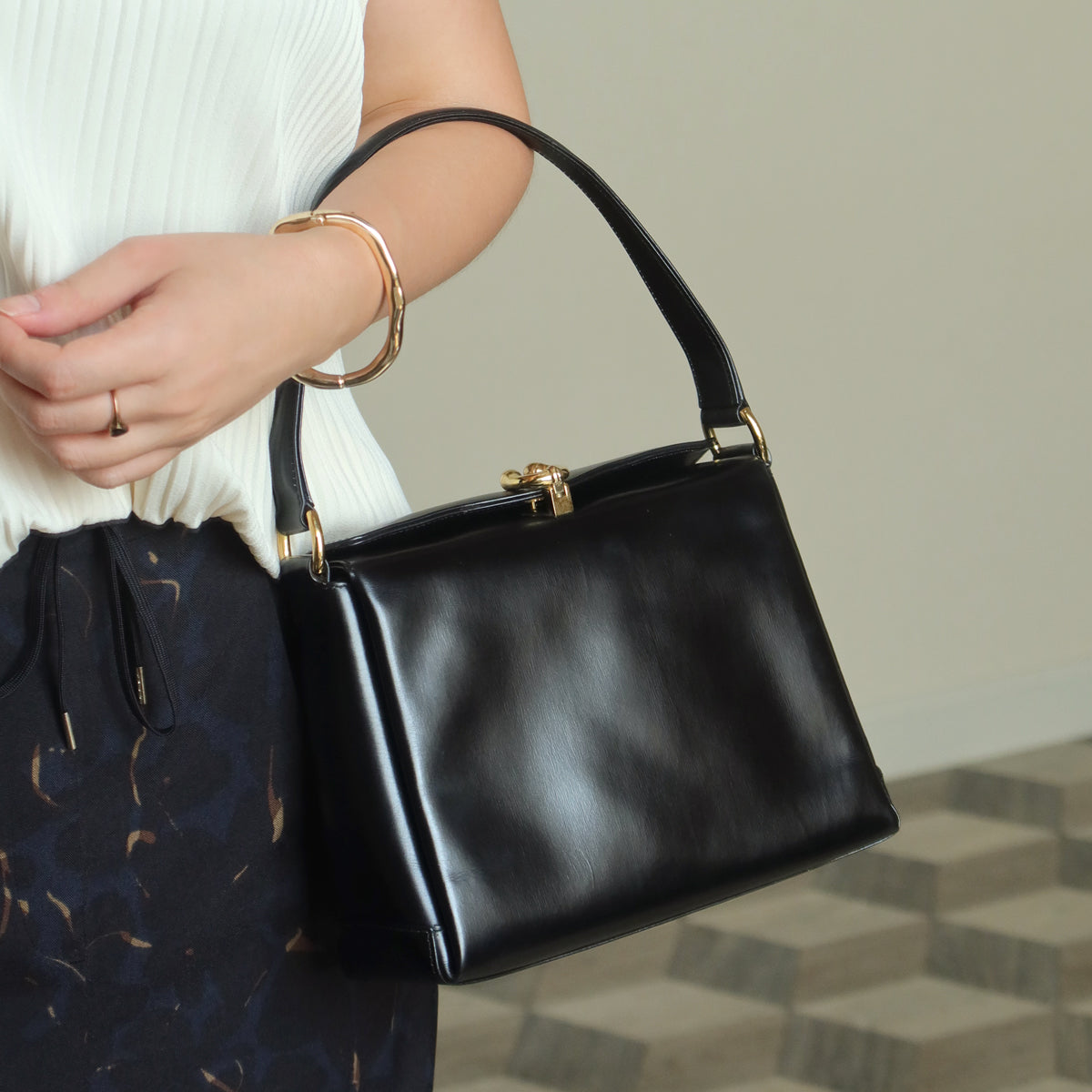 Gucci Vintage Black Calf Leather Gold Horsebit hardware 2way Bag