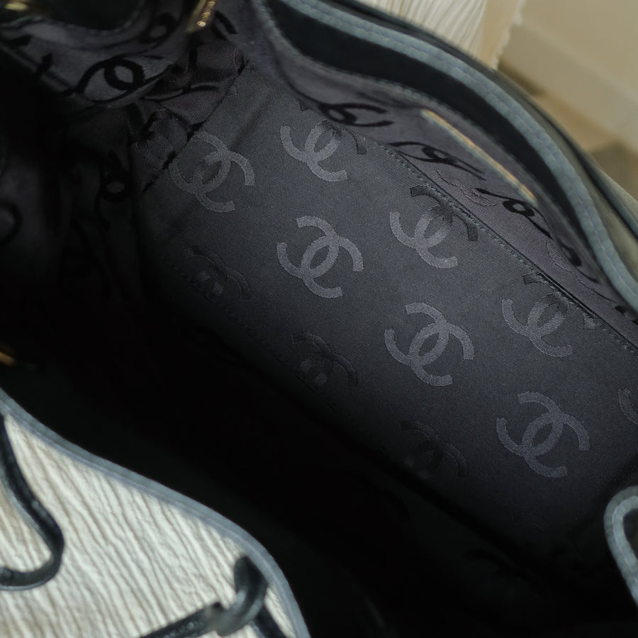 Chanel Vintage Black Caviar CC mark Wood resin Drawstring Weekend Shoulder Bag