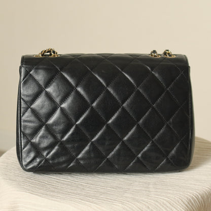 Vintage Chanel Black Lambskin Diamond Quilted CC Classic Full Flap Bag