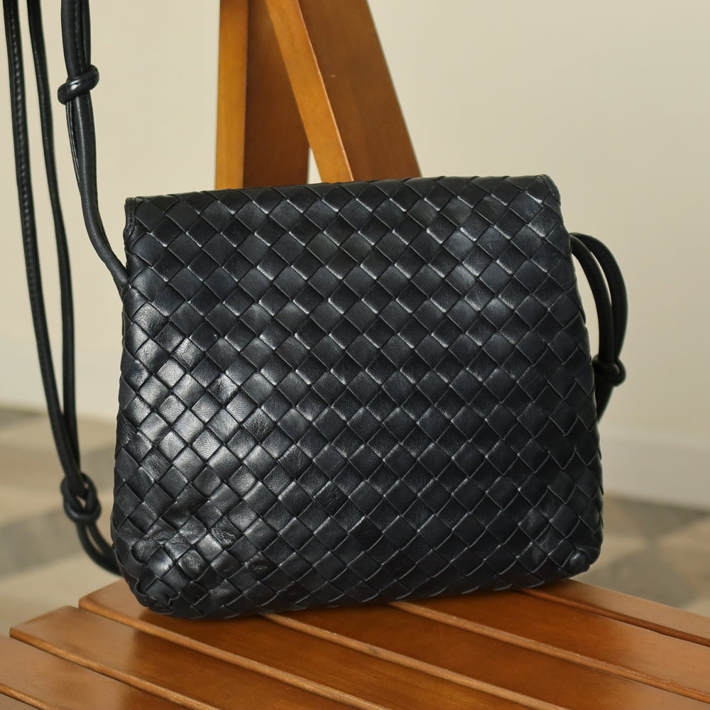 Bottega Veneta Vintage Black Intrecciato Weave Pouch Crossbody Shoulder Bag