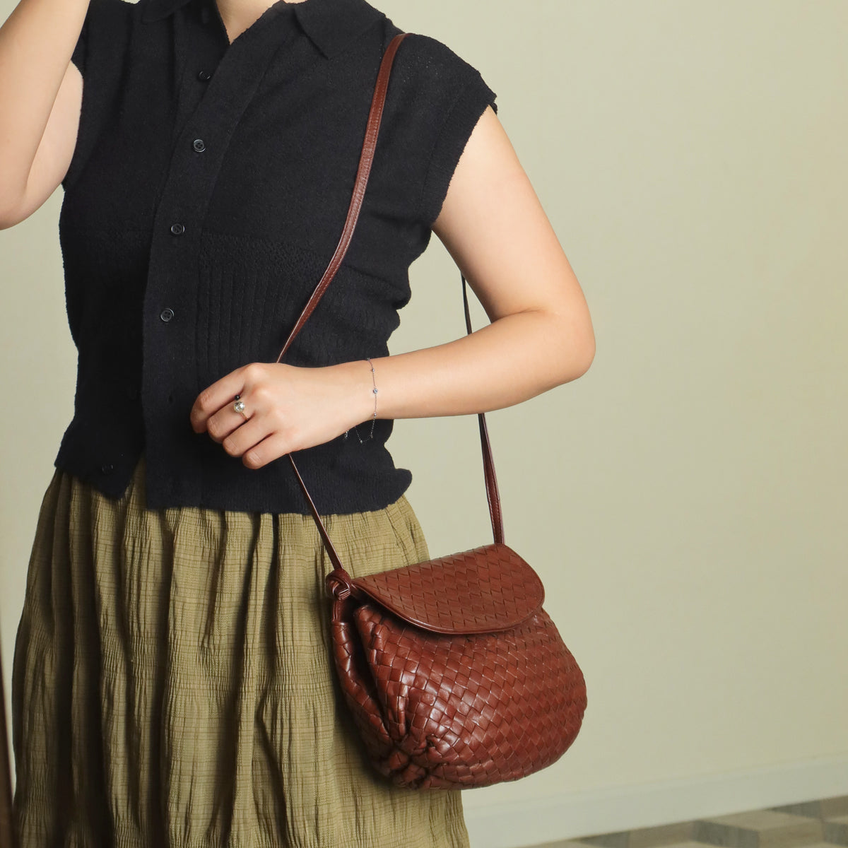 Bottega Veneta Vintage Dark Brown Intrecciato Weave Pouch Crossbody Shoulder Bag
