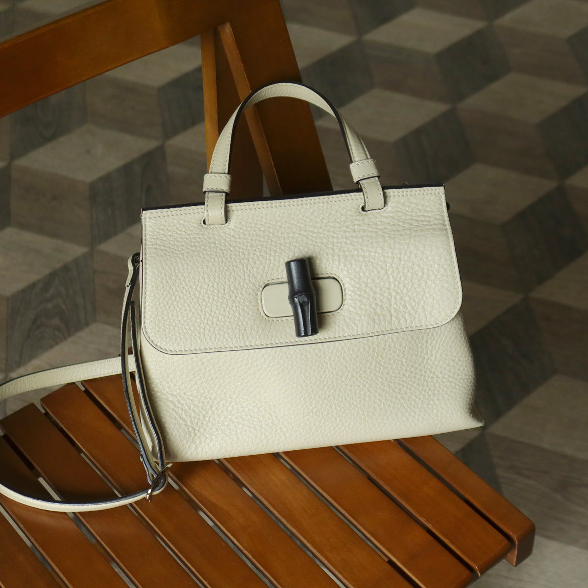 Gucci Vintage Bamboo Turn lock Cream Grained Leather Small Daily Crossbody Bag