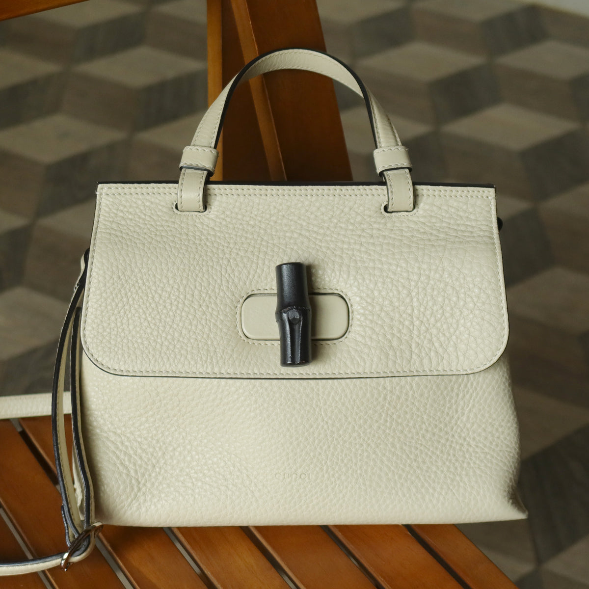 Gucci Vintage Bamboo Turn lock Cream Grained Leather Small Daily Crossbody Bag