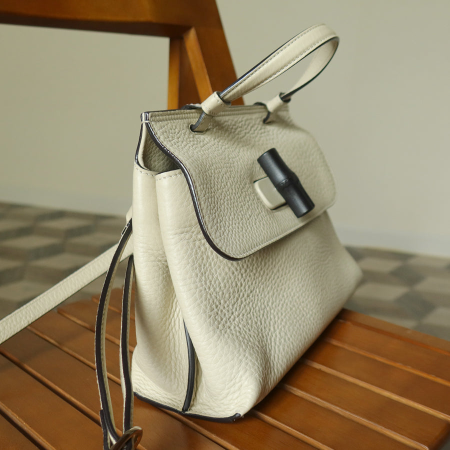 Gucci Vintage Bamboo Turn lock Cream Grained Leather Small Daily Crossbody Bag