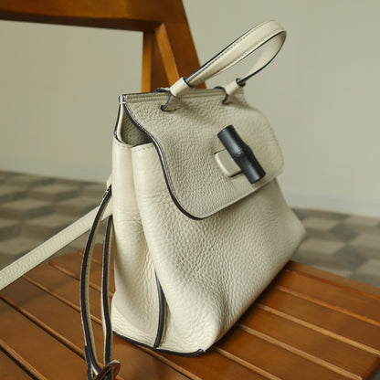 Gucci Vintage Bamboo Turn lock Cream Grained Leather Small Daily Crossbody Bag
