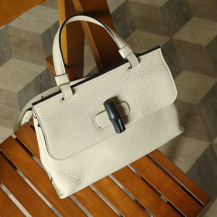 Gucci Vintage Bamboo Turn lock Cream Grained Leather Small Daily Crossbody Bag
