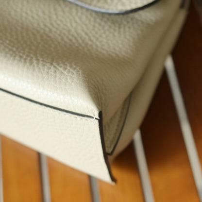 Gucci Vintage Bamboo Turn lock Cream Grained Leather Small Daily Crossbody Bag