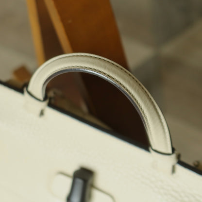Gucci Vintage Bamboo Turn lock Cream Grained Leather Small Daily Crossbody Bag