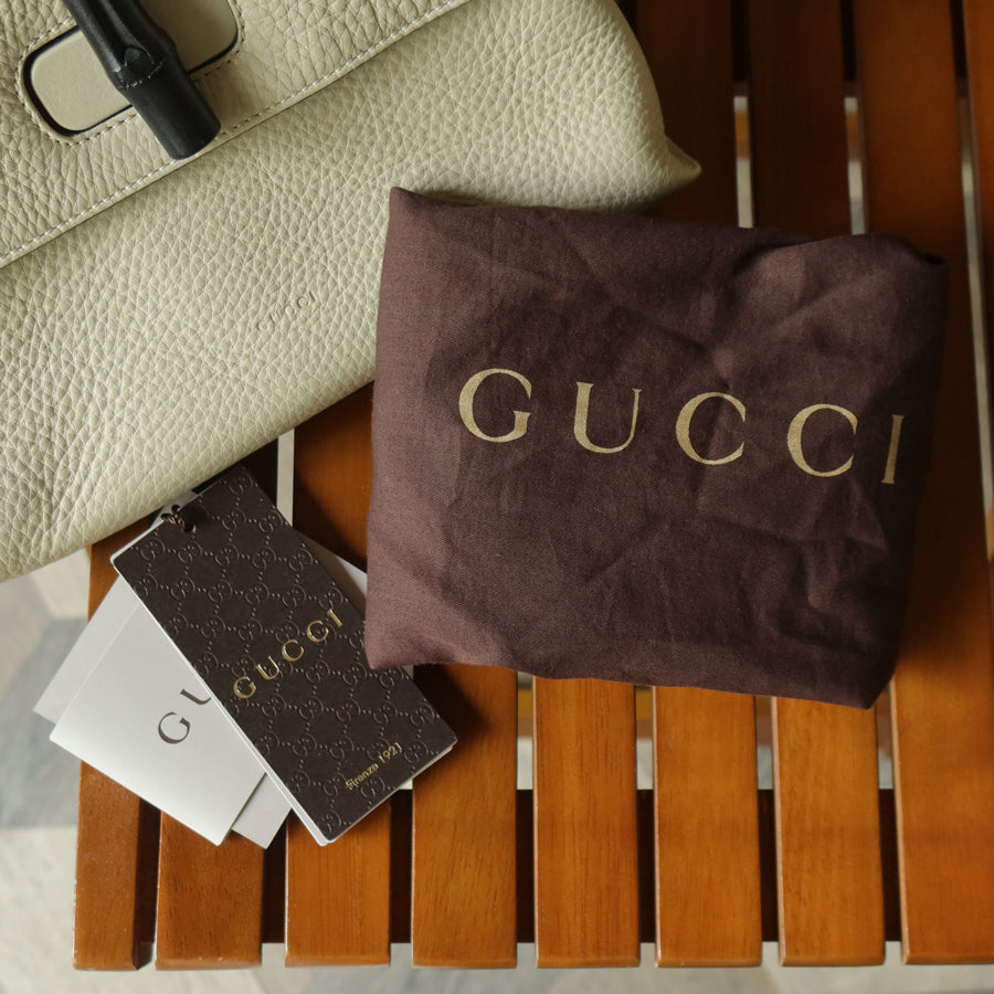 Gucci Vintage Bamboo Turn lock Cream Grained Leather Small Daily Crossbody Bag