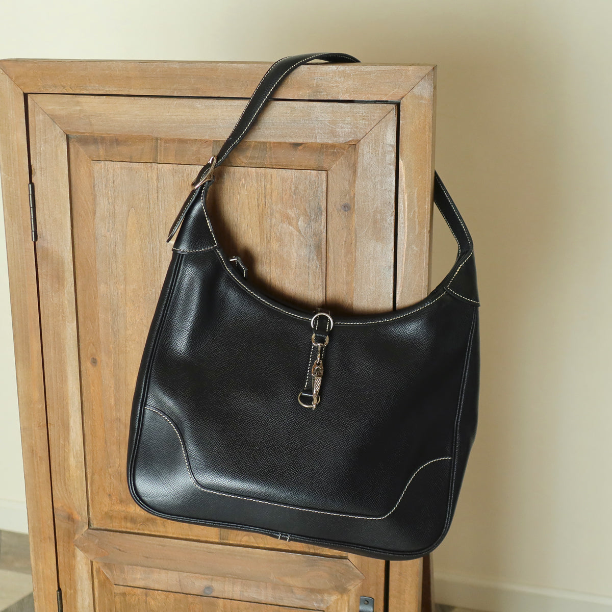 Hermes Vintage Black Grained Leather Trim II 31 Silver Hardware Shoulder Bag

