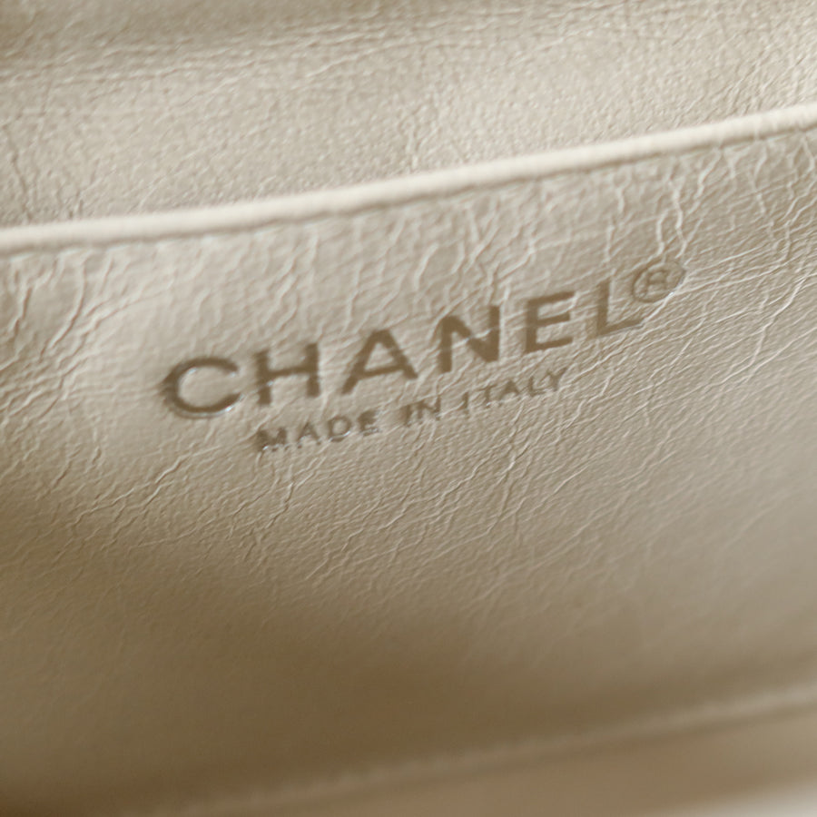 Chanel Vintage Black Quilted Chocolate Bar Leather CC Mark Clasp Lock Bag