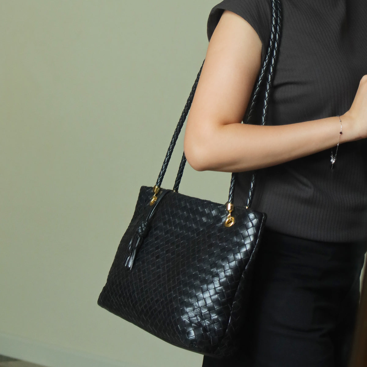 Rare Bottega Veneta Vintage Black Intrecciato Braided Strap Shoulder Bag M