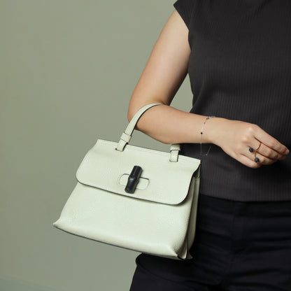 Gucci Vintage Bamboo Turn lock Cream Grained Leather Small Daily Crossbody Bag