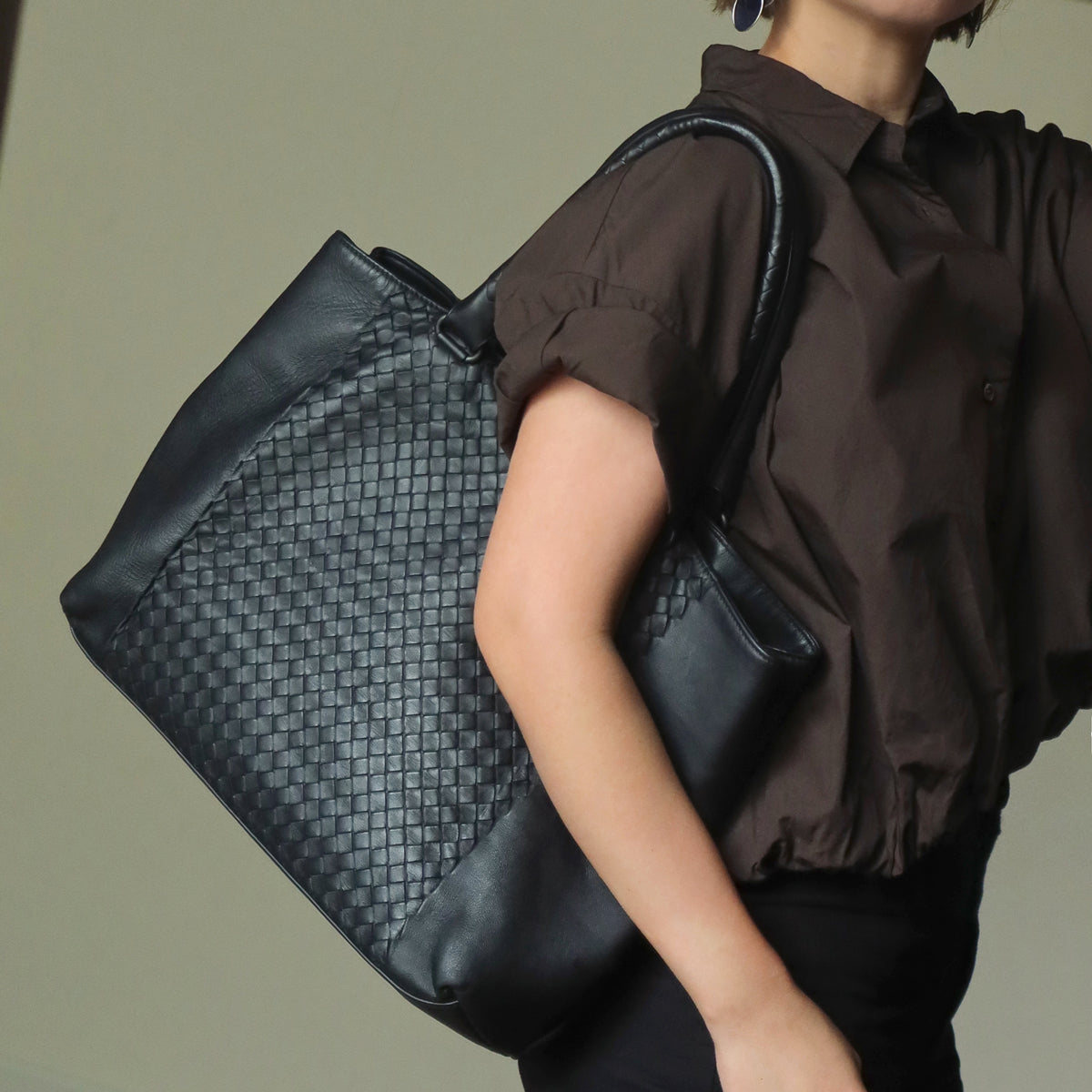Bottega Veneta Vintage Black Intrecciato Rolled Handle Large Shoulder Tote Bag