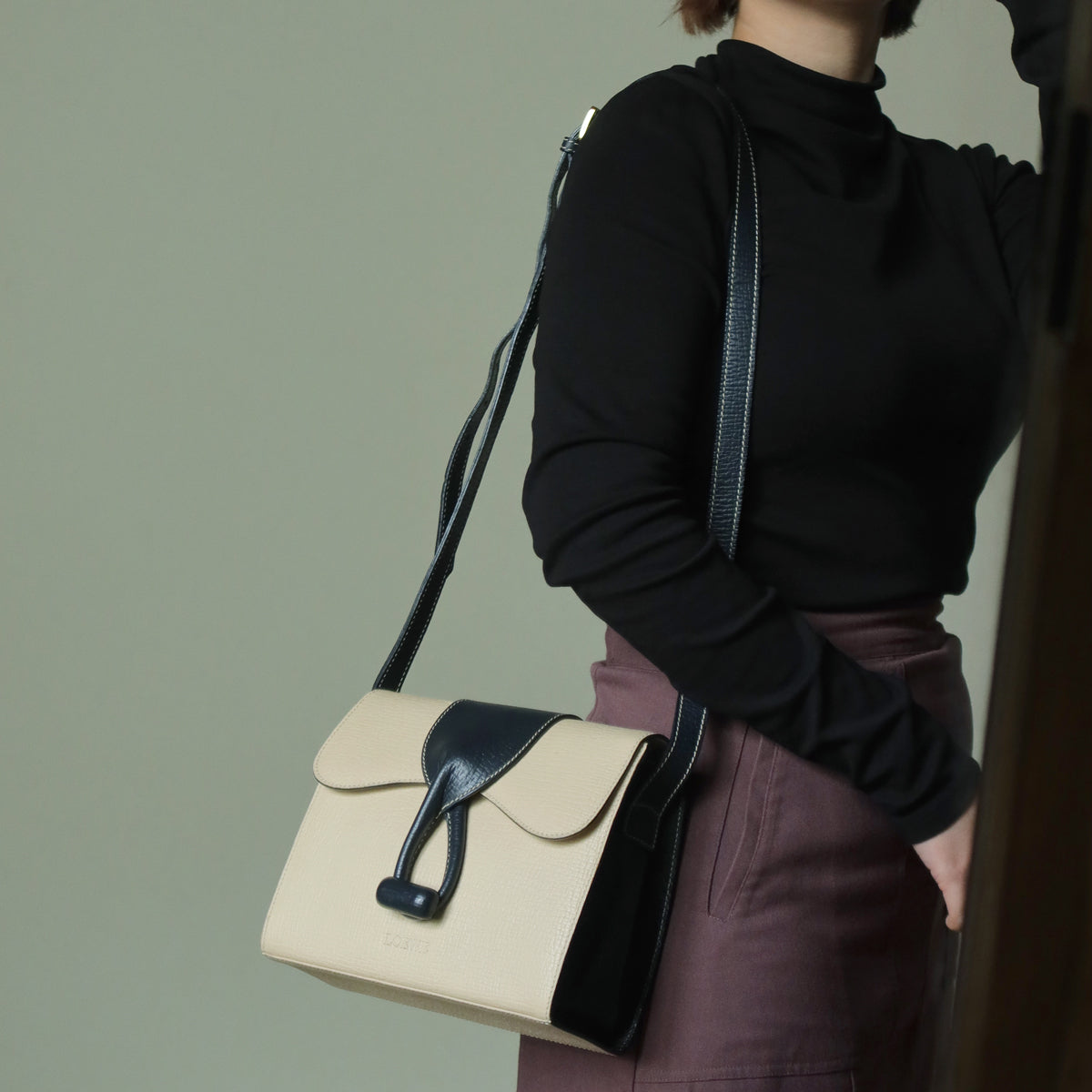 Loewe Vintage Ivory Dark Navy Grained Leather Knot Turn lock Crossbody Bag