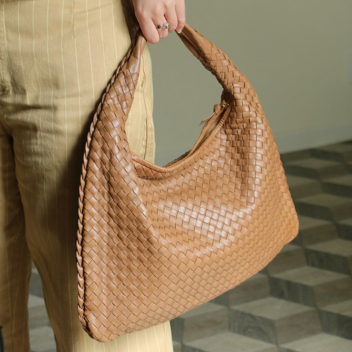 Bottega Veneta Vintage Caramel Brown Intrecciato Weave Large Veneta Hobo Bag L